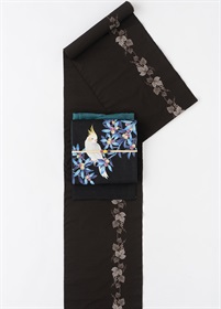 大島紬　泥染め　葡萄唐草（ご予約受注品）