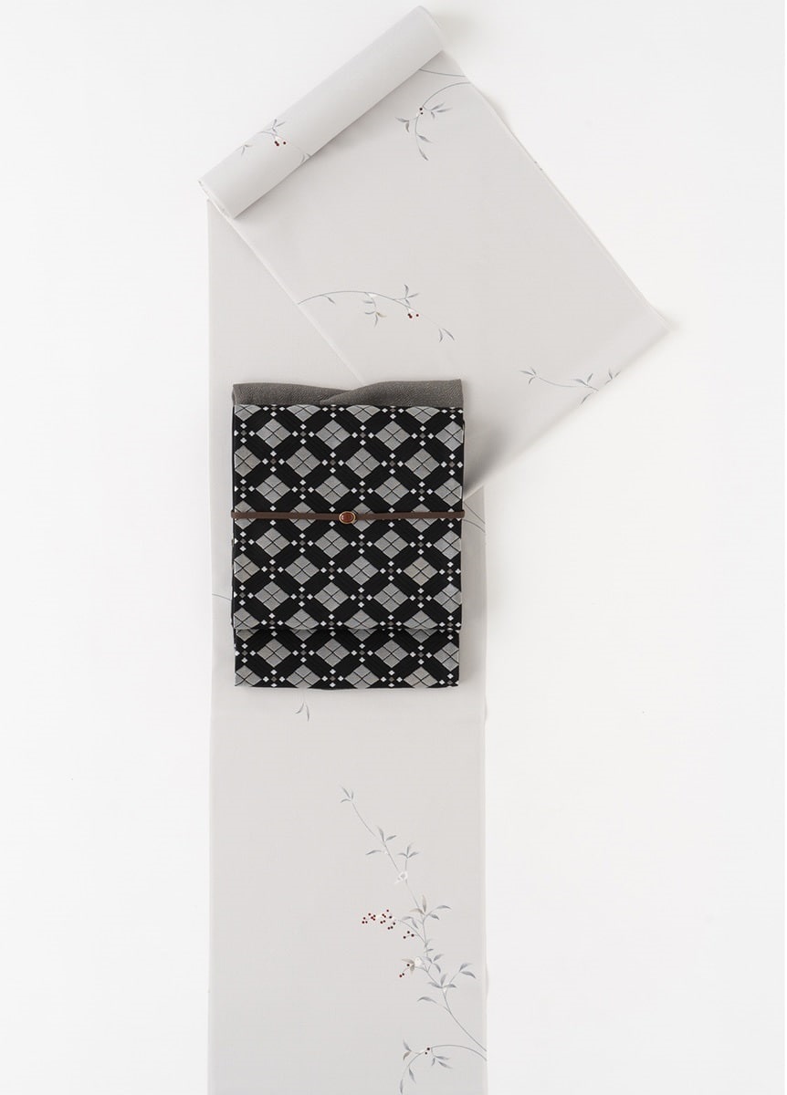 やまと可憐　南天とシマエナガ　薄灰色（お取り寄せ品）