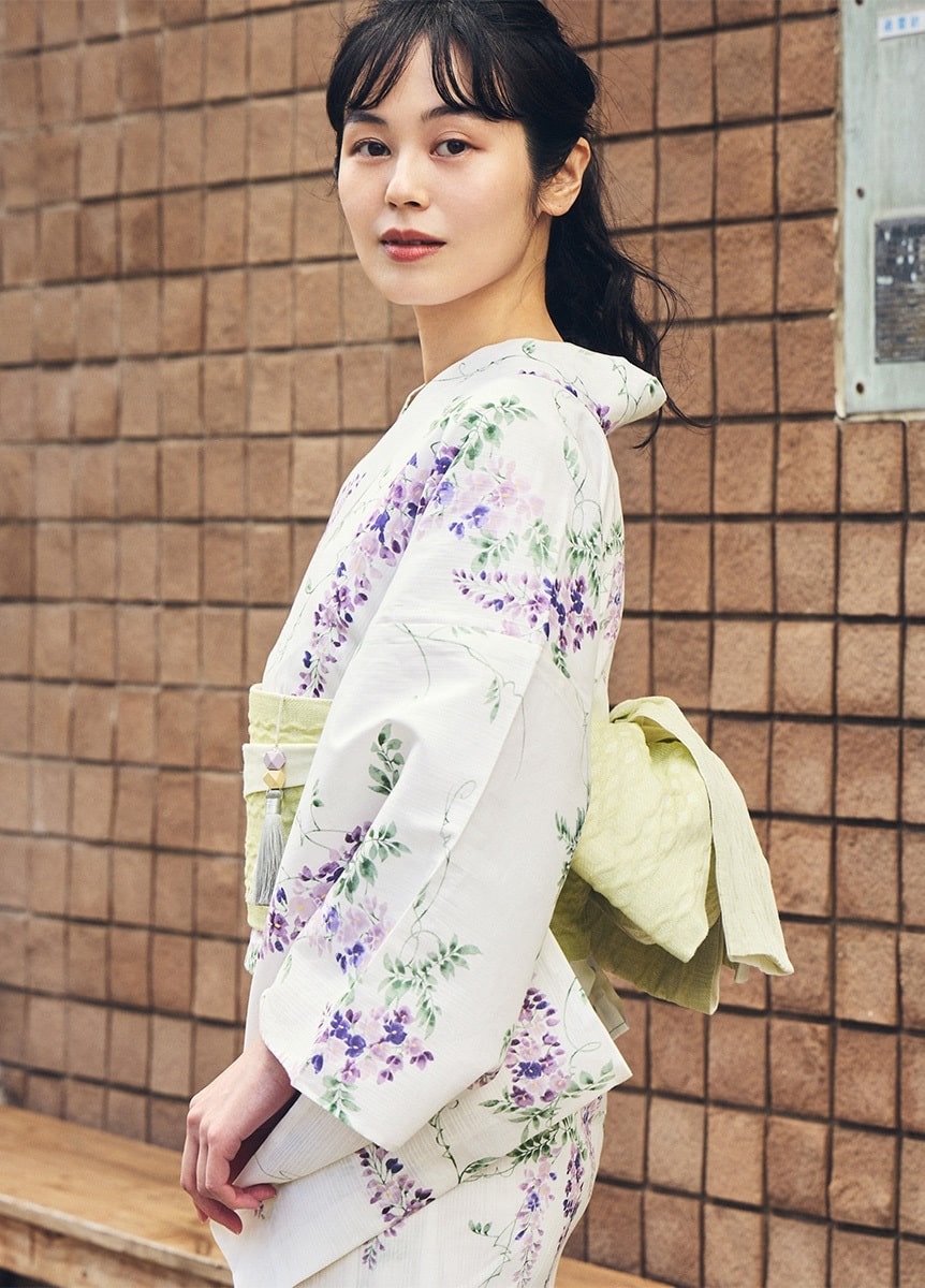風花 揺れる下り藤