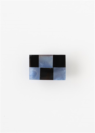 【WEB限定】帯留　水牛ラデン市松　青