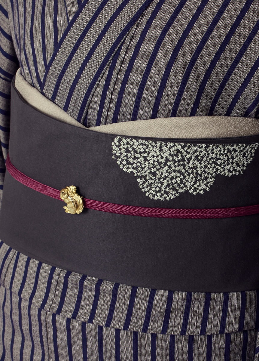 刺繍四寸帯　夜光雲　墨茶（お取り寄せ品）