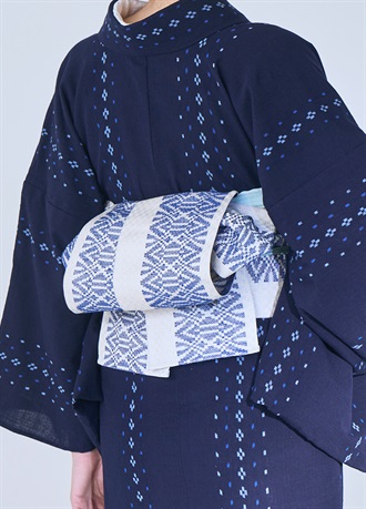 麻絹四寸単衣帯　一本独鈷　白×青（ご予約受注品）