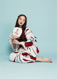 中原淳一×きものやまと　丸亀うちわ小判型　赤い花