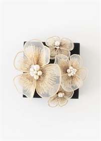 髪飾り　金刺繍とパール