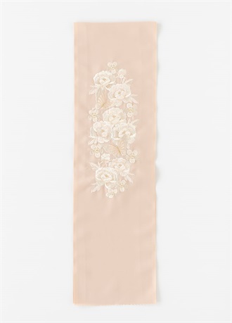 刺繍半衿　蝶ふわり芍薬　ピンクベージュ（ご予約受注品）