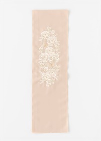 刺繍半衿　蝶ふわり芍薬　ピンクベージュ（ご予約受注品）