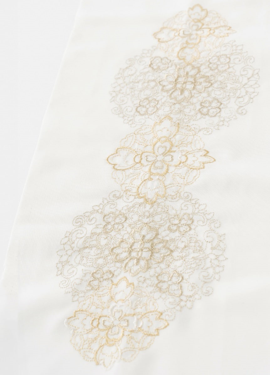 刺繍半衿　華紋　白金