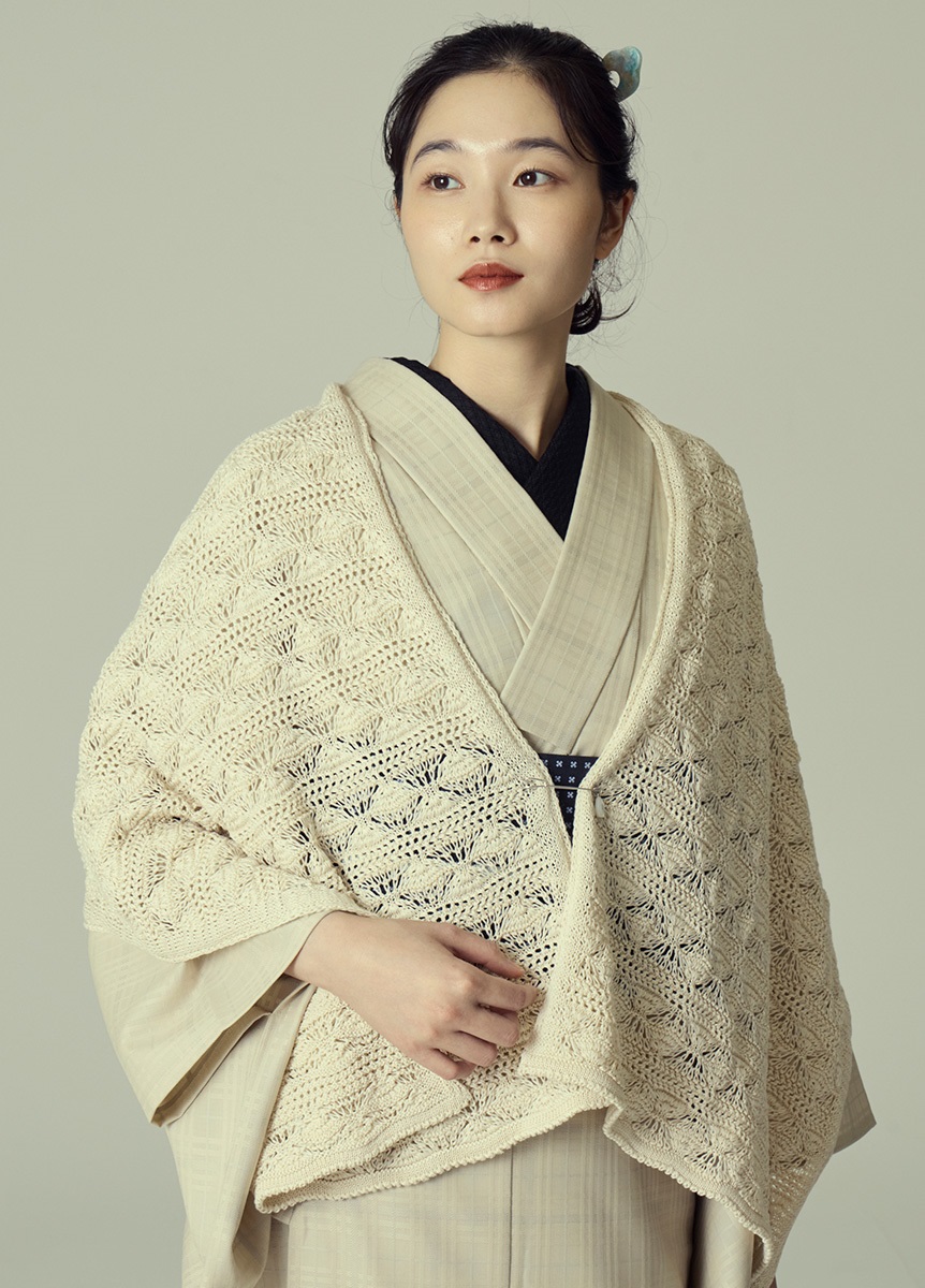 透かし編みショール　亜麻色