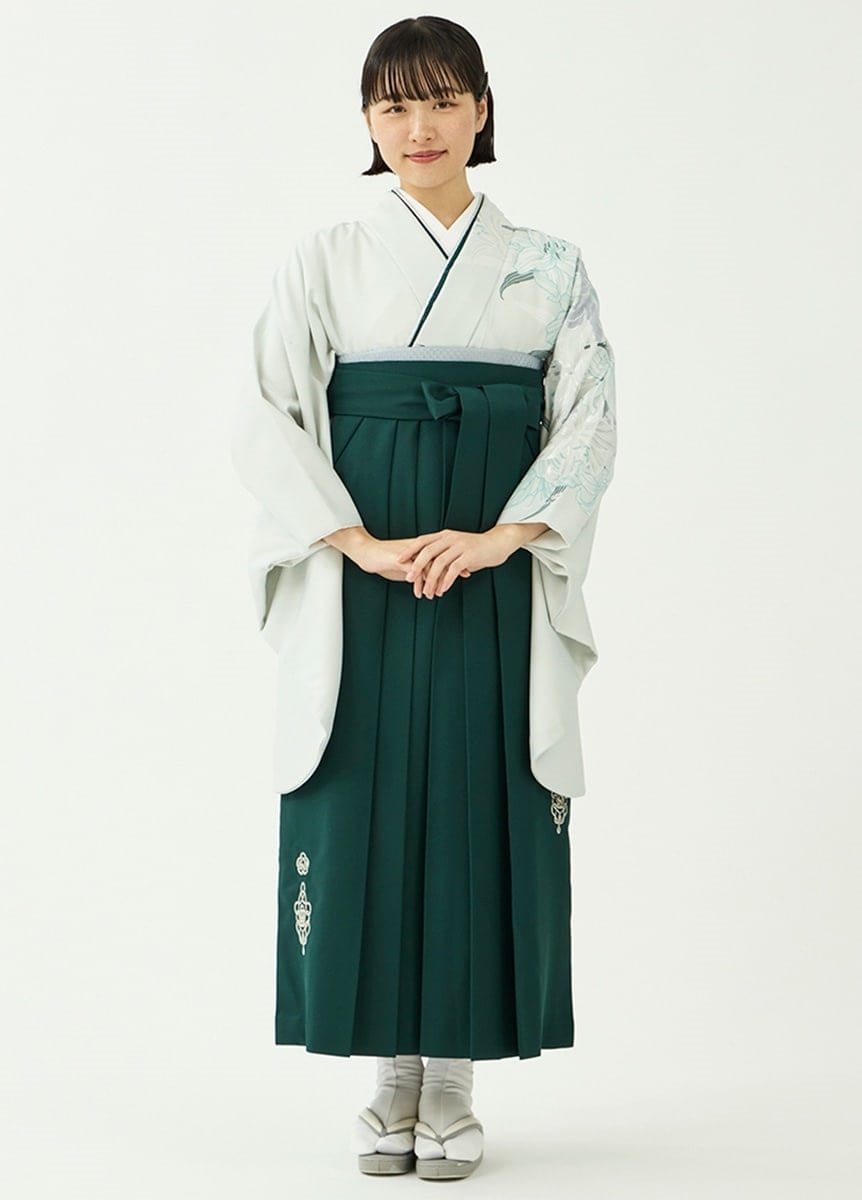 袴レンタルセット「花の夢」百合・月白＆刺繍袴・緑（ご予約受注品）