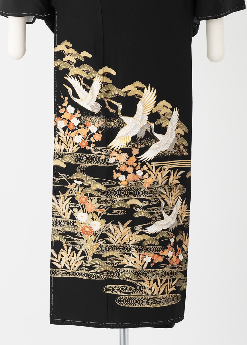 黒留袖風 着物 黒留袖 正絹 / 黒色系 ブラック系 / 草花文 菊 身丈約155.5