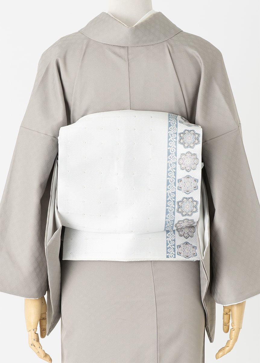 付下げ訪問着レンタル 更紗花冠 石色【華紋の行進 白 スタイル