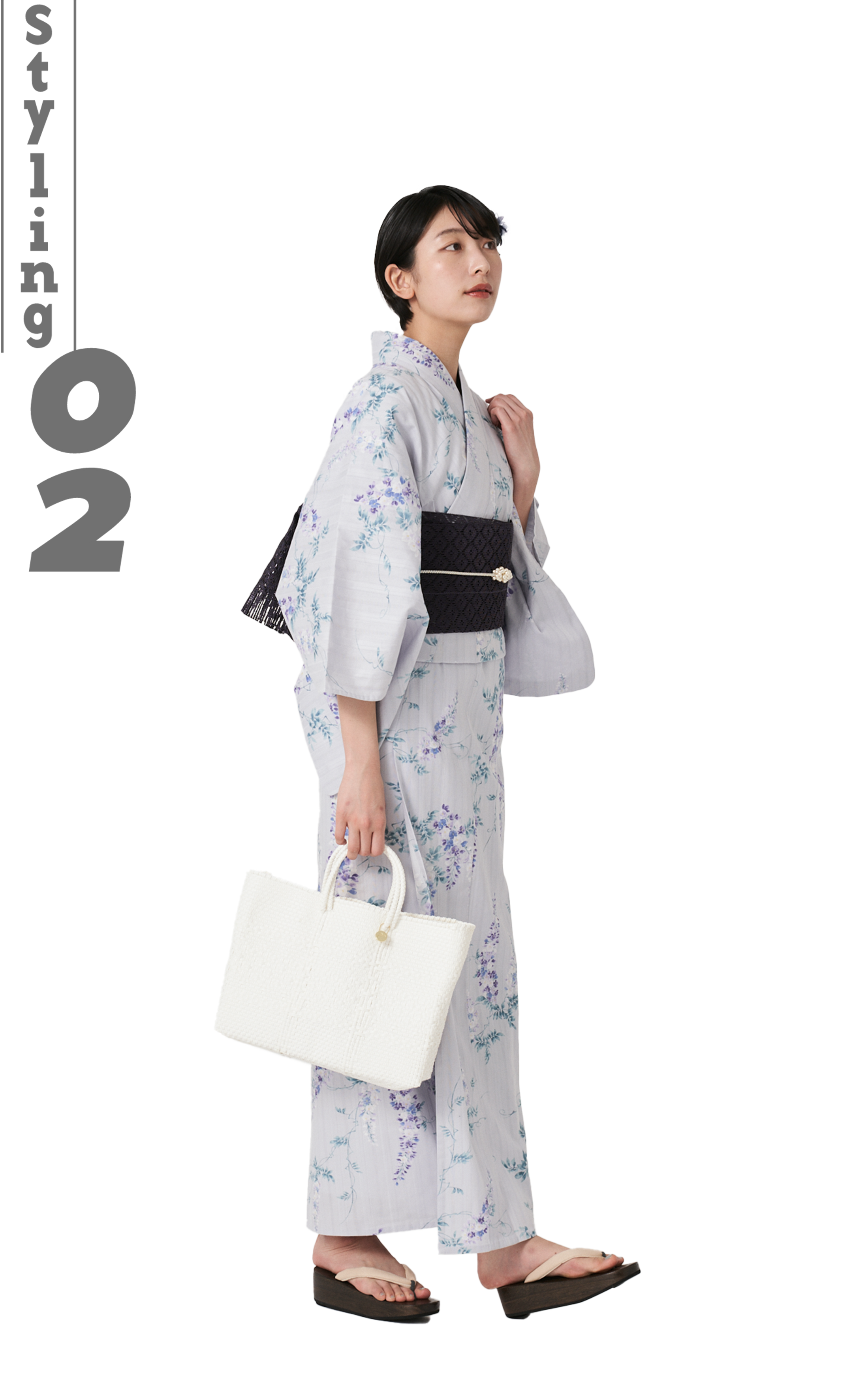 藤模様のやわらかな色。黒系の帯で上品にまとめて。