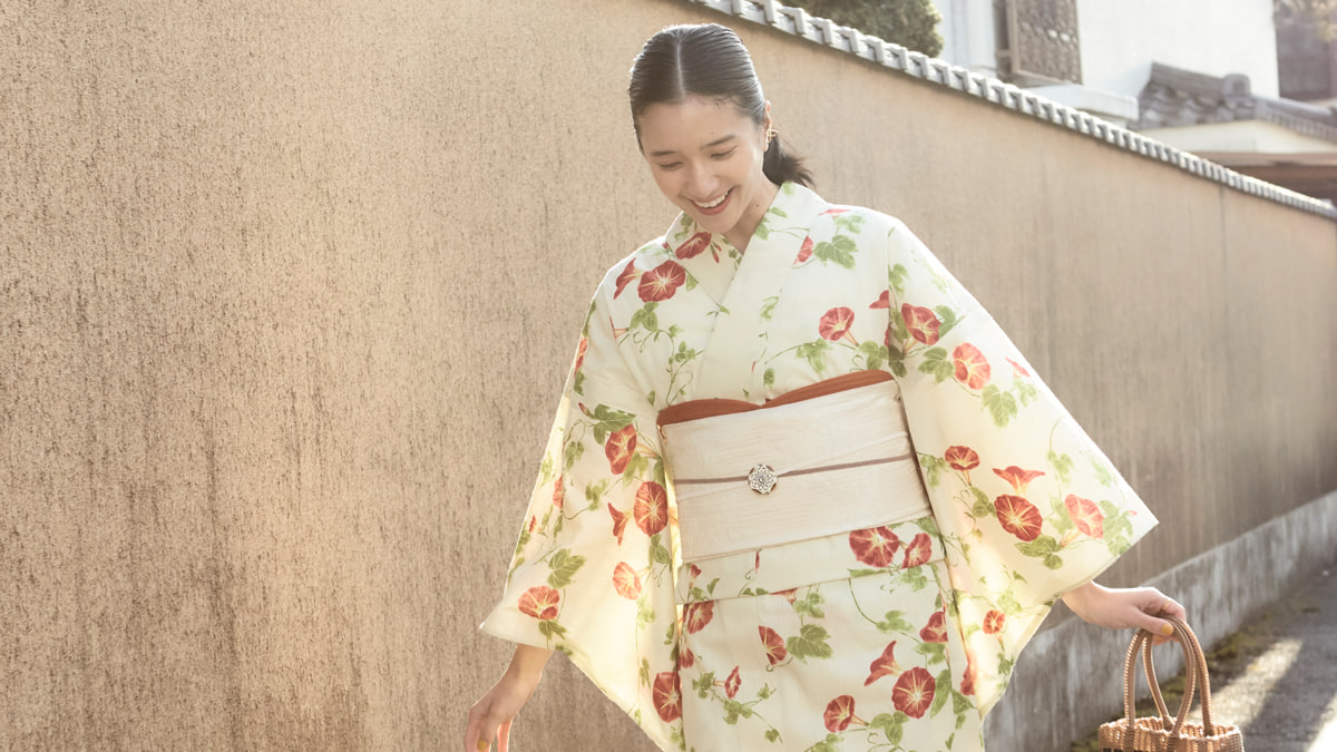 超美品　綿　コーマ　本染浴衣　浴衣 着物　夏物　146 紺　白　シンプル　牡丹 超美品 綿 本染 浴衣 コーマ 着物 夏物 153㎝ 紺 赤 レトロ