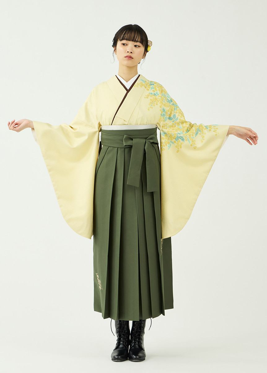 淡い黄色系の二尺袖×濃いオリーブ系の袴