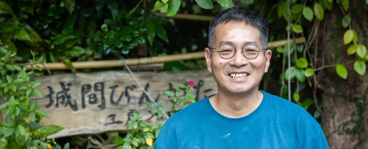 ＜きものやまと × 写真家 浅田政志＞ 城間家のものづくりの光景から、城間びんがた工房で働くみなさんののびやかな日常をお届けします。