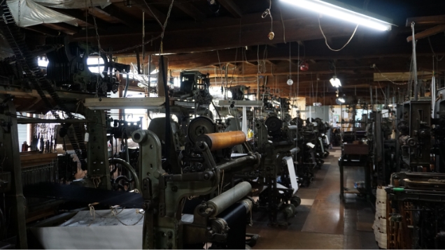 ジャカード織機を米沢で一番最初に導入した白根澤。ジャカードとは、フランスの発明家、ジョゼフ・マリー・ジャカールの名前に由来します。